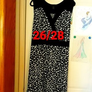 Plus size 26/28 Blk & wht bubble dress